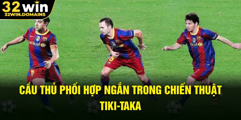 Cầu thủ phối hợp ngắn trong chiến thuật tiki-taka